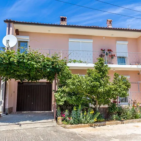 Quaint With Garden In * Medulin