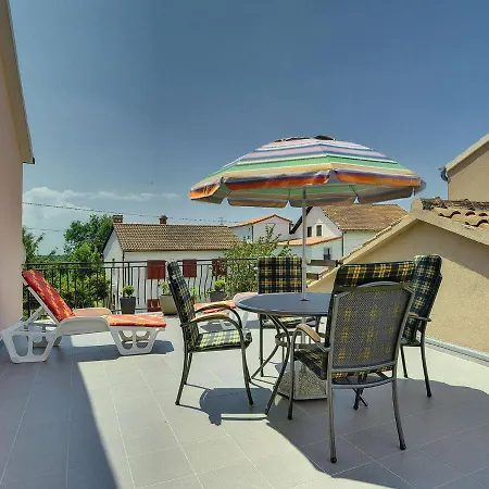 Quaint With Garden In