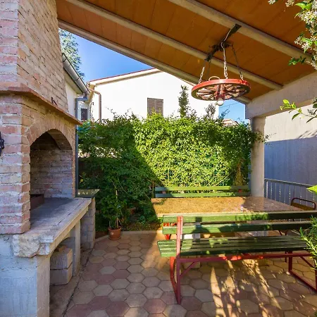 Apartment Quaint With Garden In Medulin