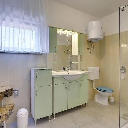 Apartment Quaint With Garden In