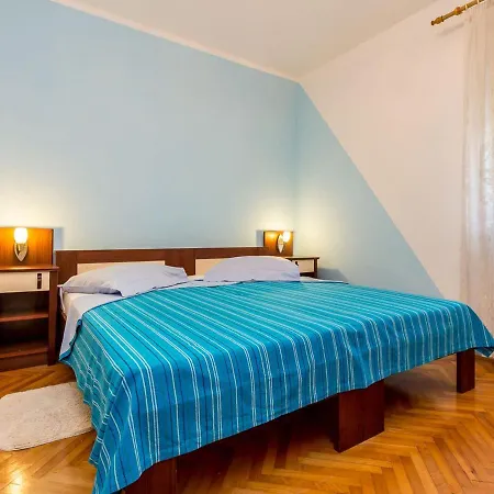 Quaint With Garden In * Medulin