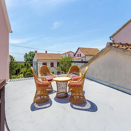 Quaint With Garden In *