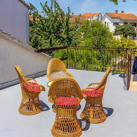 Quaint With Garden In * Medulin