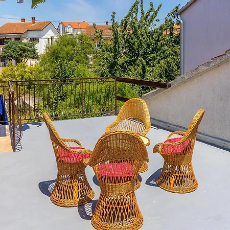 Apartment Quaint With Garden In Medulin
