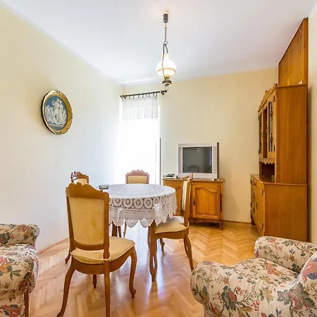 Apartment Quaint With Garden In Medulin